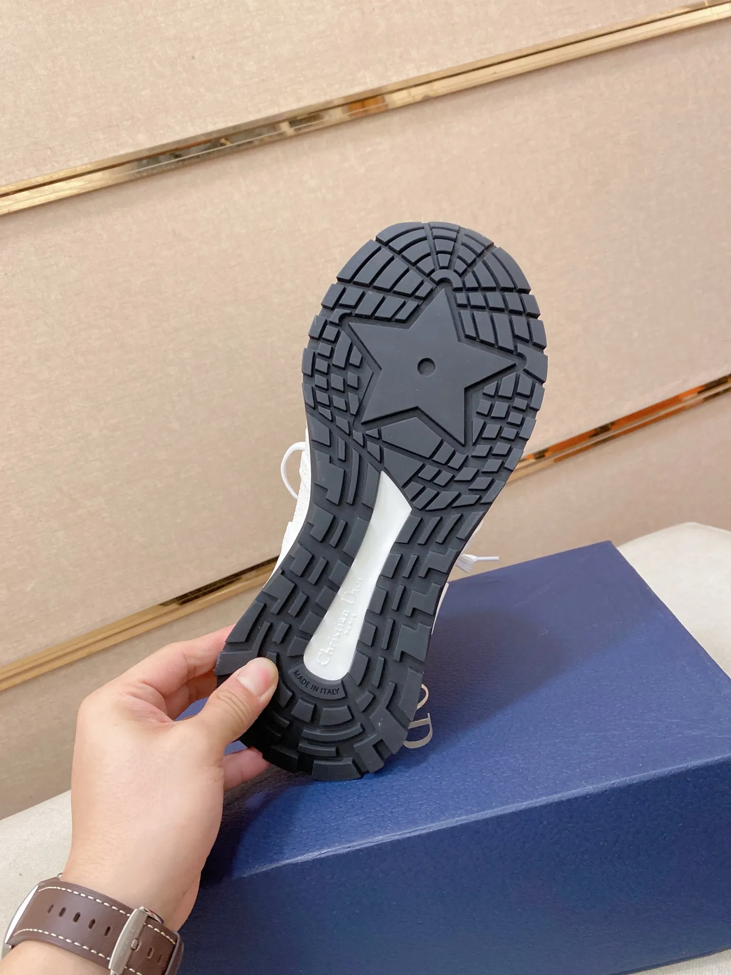 Men's shoes💰 462💰🇮🇹🇮🇹Dior d The new model is on sale at the same time at the counter. The upper 🇮🇹 is imported Italian first-layer cowhide, and the lining is fully imported sheepskin 💪💪. It is a complete 1⃣️ to 1⃣️ replica 🇮🇹💪💪, ⚠ Sole: The original sole is specially provided by the original factory. The exclusive movable molded sole is super comfortable. ⚠Original factory single goods, 🔍🔍high quality, you can enter and leave the counter at will, welcome to compare⚠. Code number: 38-44. Can be customized 45-46